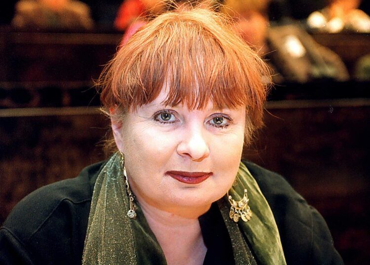 Pirjo Hämäläinen (1952–2017) vasemmistoliiton puoluevaltuuston kokouksessa vuonna 2001.