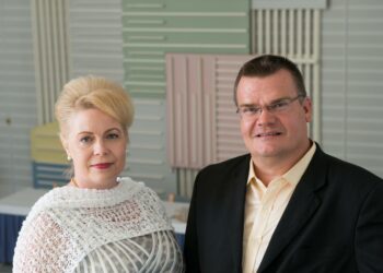 – Toivon työllistyväni johonkin ammattiliittoon esimerkiksi aluetoimitsijaksi tai kouluttajaksi, sanoo juuri yhteisöpedagogiksi valmistunut Janne Mäenpää. Hän juhli perjantaina valmistumistaan Humakin tiloissa Helsingissä. Mukana oli myös lehtori Sanna Nieminen, yksi Mäenpään opettajista.
