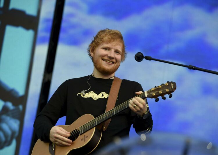 Kirjoittajan mukaan Ed Sheeran ja levy-yhtiöt tekevät erinomaista työtä, mutta eivät Suomen taloudelle.