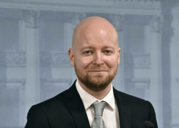 Opetusministeri Jussi Saramon mukaan ei ole vaihtoehto, ettei palkkakuilun kiinni kuromiseksi tehtäisi hallituskauden aikana vaikuttavia toimia.