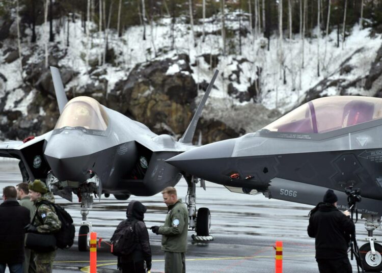 Amerikkalaisia Lockheed Martin F-35 -hävittäjiä mediaesittelyssä Pirkkalassa helmikuussa 2020.
