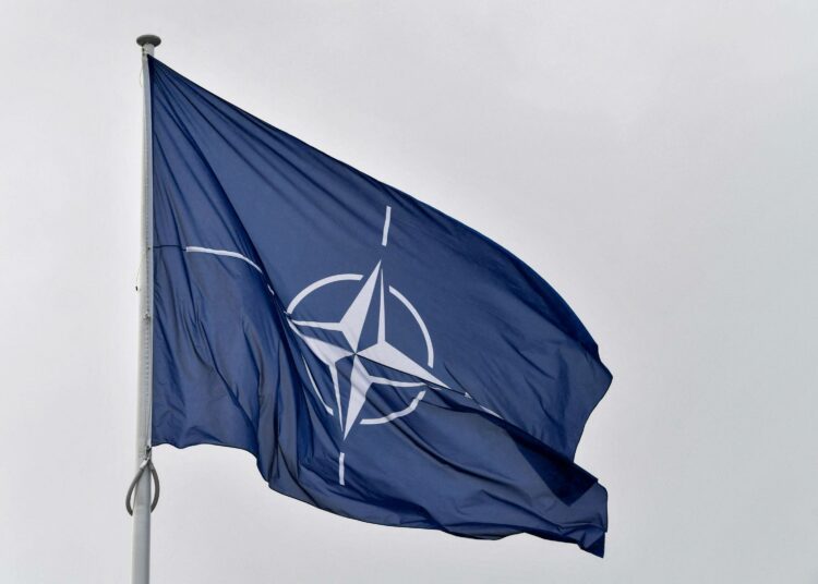 Naton lippu tulee pian entistä tutummaksi Suomessa.