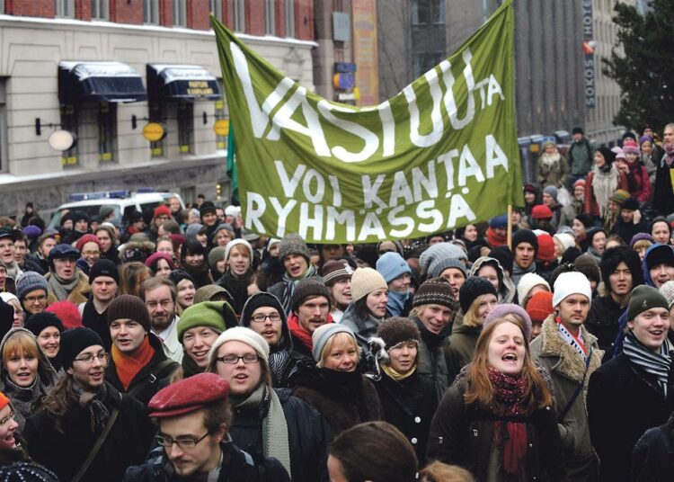 Opiskelijoiden eri puolilla maata järjestämillä mielenosoituksilla vastustettiin paitsi suunnitteilla olevan yliopistolain sisältöä myös tapaa, jolla lakia on valmisteltu.