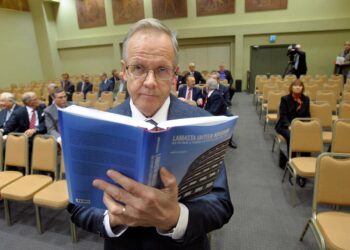 Jorma Kallenautio kirjoitti perusteellisen teoksen Eka?yhtymän ja Tradeka?yhtymän historiasta.