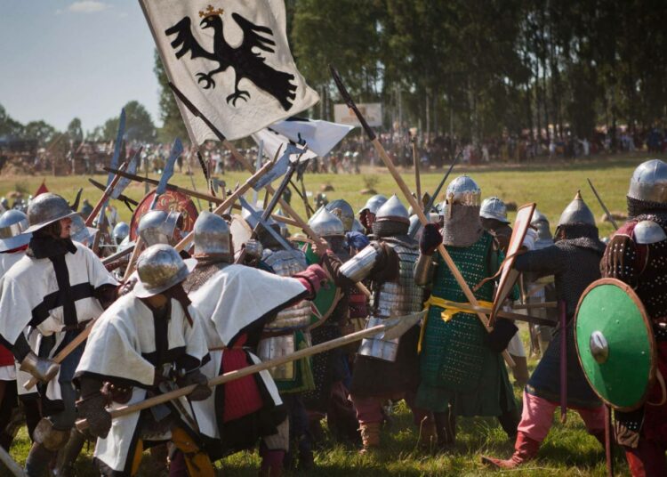 Puolassa otettiin 17. heinäkuuta roolipelinä uusiksi Grunwaldin taistelu vuodelta 1410. Tuolloin Puolan-Liettuan armeija murskasi teutonit. Nyt maiden suhteet painottuvat talouden puolelle ja tällä kertaa Saksa on se maa, josta lähdetään Puolaan etsimään töitä.
