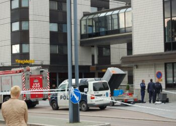 Hannikaisenkadun sosiaaliasema eristettiin pommiuhkan vuoksi.