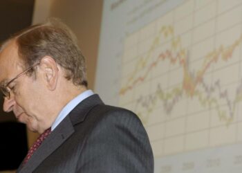 Erkki Liikasen mielestä euroalueen velkakriisissä ei ole enää kyse yksittäisten maiden ongelmista.