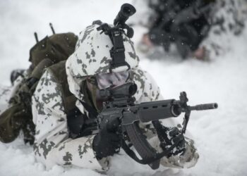 Puolustusvoimat esitteli maavoimien uudistettua taistelutapaa maanantaina.