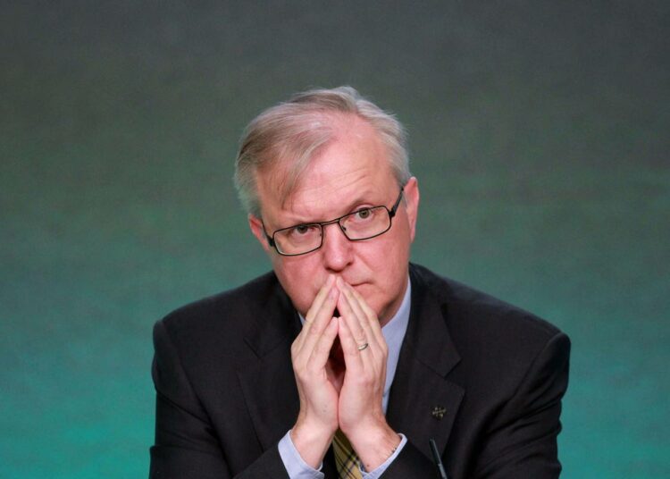 Talouskomissaari Olli Rehn joutui monen muun talousvaikuttajan tapaan yllätetyksi. Opiskelija osoitti, että kuripolitiikan teoreettiset perusteet ovat kotoisin virheestä taulukkolaskennassa.