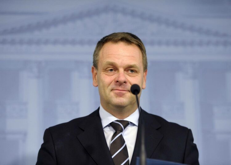 Elinkeinoministeri Jan Vapaavuori saa sapiskaa TVO-kannastaan.
