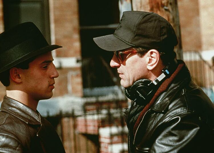 Jäähyväiset kummisedälle on elokuva Bronxissa asuvasta amerikanitalialaisesta bussikuskista ja hänen pojastaan. Kuvassa Lillo Brancato (vas.) ja Robert De Niro.