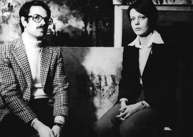 Renè ja hänen vaimonsa Kaisa Moskovassa johtavan nonkonformistitaiteilijan Oskar Rubinin ateljeessa 1975.