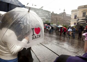 Kirjoittaja kritisoi hallituksen perustulokokeilua, johon valitaan satunnaisotoksella 2 000 peruspäivärahaa tai työmarkkinatukea saavaa 25–58-vuotiasta suomalaista.