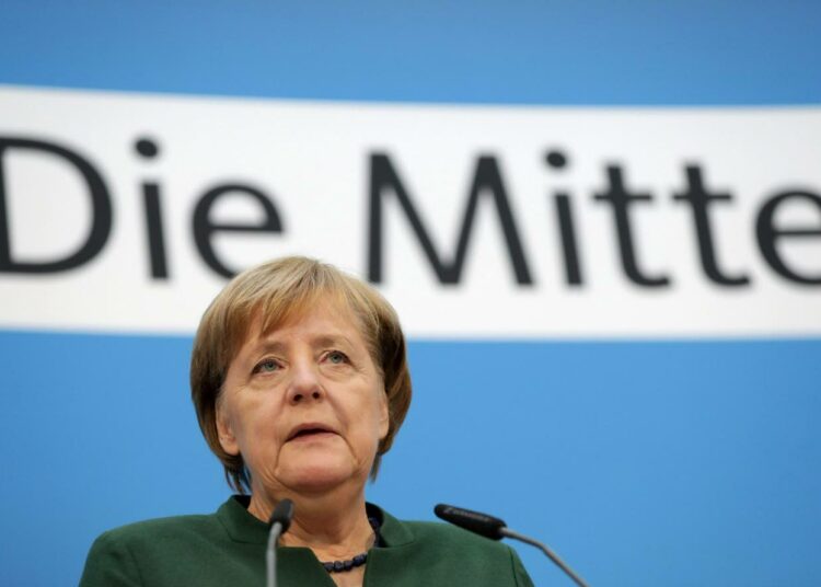 Saksan liittokansleri Angela Merkel ei nyt ehdi paneutua Emu-asioihin, koska hallitusneuvottelut ovat vaikeuksissa.