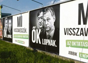 "Orbán varastaa", sanotaan Jobbikin julisteessa.