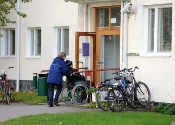 Yli 60 prosenttia JHL:n kyselyyn vastanneista sosiaali- ja terveysalan työntekijöistä kertoo, että heidän työmääränsä ei ole kohtuullinen.