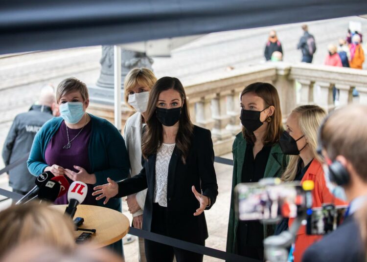 Hallituspuolueiden puheenjohtajat kokoontuivat tiedotustilaisuuteen riitaisan budjettiriihen jälkeen viime syyskuussa.