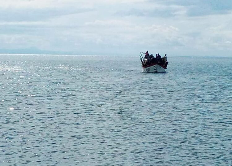 Kalastajilta kalaa myytäväksi ostavia naisia käytetään usein hyväksi Malawijärven kalastajayhteisöissä.