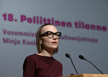 Orpon ja Purran hallitus on tekemässä historiallista tulonsiirtoa, jossa kaikkein köyhimmiltä leikkaamalla rahoitetaan miljonäärien ennennäkemättömät veroalet, sanoi vasemmistoliiton puheenjohtajaksi jatkokaudelle valittu Minja Koskela vaihtoehtobudjetin julkistamistilaisuudessa.