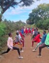 Magnolia Athletics Camp -leirin tyttöjä päivittäisessä tieharjoituksessa Oloitokitokissa Keniassa. Urheilu merkitsee Magnolian tytöille paljon muutakin kuin kilpailemista. Se on tie koulutukseen, itseluottamukseen ja mahdollisuuksiin, joita vaille he muuten jäisivät.