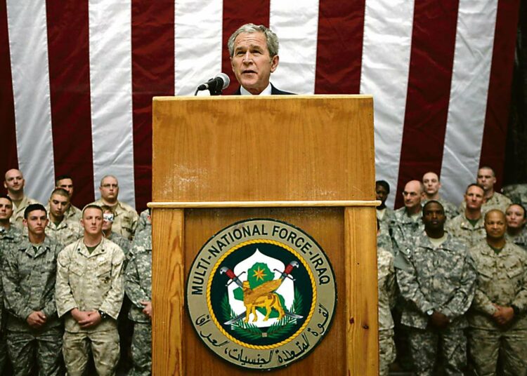 George W. Bush puhui amerikkalaisjoukoille Irakissa sunnuntaina.