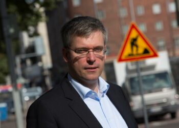 Eurooppa tarvitsee satsauksia koulutukseen, uusiin keksintöihin ja teollisiin työpaikkoihin, jotta kehitys pysyisi vakaana, UNI Europan pääsihteeri Oliver Röthig painottaa.