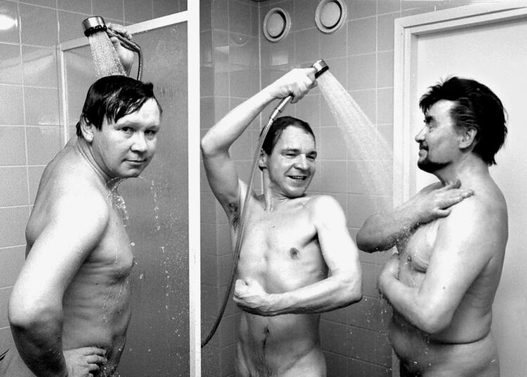Tarmo Koivisto, Timo Mäkelä ja Veikko Savolainen Viikkolehden joulusaunassa vuonna 1997.