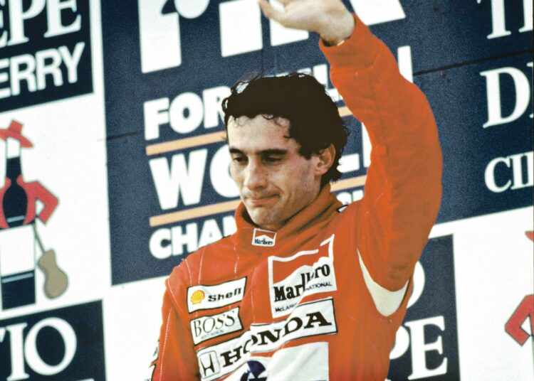 Viaton ja julma, uskonnollinen ja armoton. Ayrton Sennan (kuvassa vuonna 1989) elämä oli draama, joka dokumenttina koskettaa myös muita kuin Formula 1 -faneja.