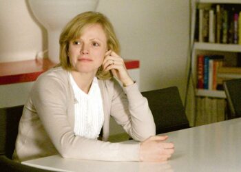 Miten poliisi ja oikeuslaitos kohtelevat korkeassa asemassa olevan miehensä murhasta epäiltyä naista (Maxine Peake), joka on raskaana?