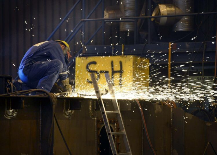 Lisäbudjetissa määrärahoja kohdennetaan muun muassa telakka- ja meriteollisuuden toimintaedellytysten parantamiseen.