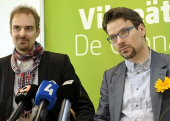 Vihreät valitsivat uudeksi puoluesihteeriksi Lasse Miettisen (vas.). Puheenjohtajana jatkaa Ville Niinistö.