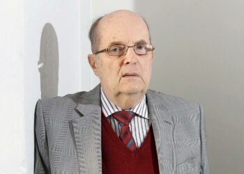 Jacob Söderman rohkaisi Kalevi Kivistöä hakeutumaan Keski-Suomen maaherran virkaan. Kuva Södermanin elämäkerran julkistamistilaisuudesta.