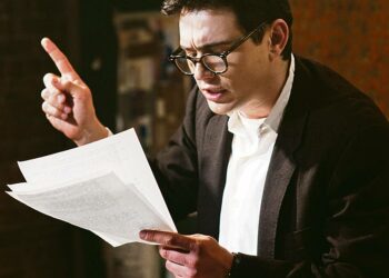 Huuto on elokuva Allen Ginsbergin kuuluisan, kumouksellisen Huuto-runon aiheuttamasta sensuurioikeudenkäynnistä vuonna 1957. Kuvassa James Franco.