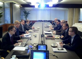 Työmarkkinakeskusjärjestöt aloittivat neuvottelutulokseen johtaneet yhteiskuntasopimusneuvottelut Helsingissä 28. tammikuuta. Lopputulos on Li Anderssonin mielestä massiivinen tulonsiirto työntekijöiltä työnantajille.