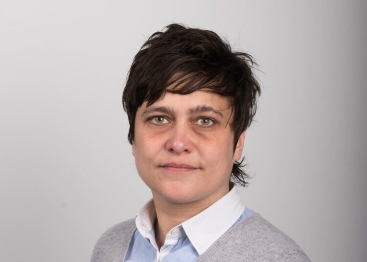 Silvia Modig moittii kovin sanoin hallituksen esittämiä tiukennuksia perheenyhdistämiseen.