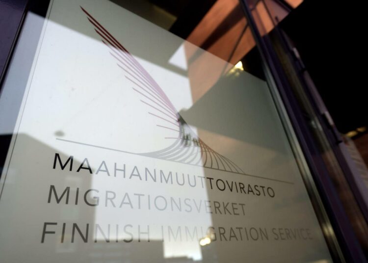 Maahanmuuttovirasto on hajottamassa Suomessa pitkään asuneen perheen. Virasto noudattaa poliitikkojen tahtoa, että Suomi on tehtävä vähemmän houkuttelevaksi maahanmuuttajille.