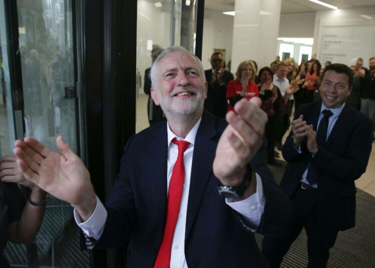 Jeremy Corbyn johdatti Labourin voittoon vasemmistolaisella ohjelmalla.