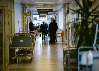Meri-Lapin alueen Länsi-Pohjan sairaanhoitopiiriin kuuluvat kunnat päättivät perustaa terveysyritys Mehiläisen kanssa yhteisyrityksen. Kuvassa Länsi-Pohjan keskussairaalan käytävä Kemissä 13. marraskuuta.