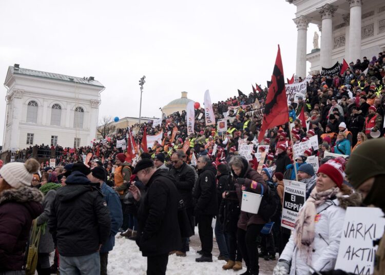 Viime vuoden helmikuussa Senaatintori täyttyi aktiivimallin vastaisessa mielenosoituksessa.