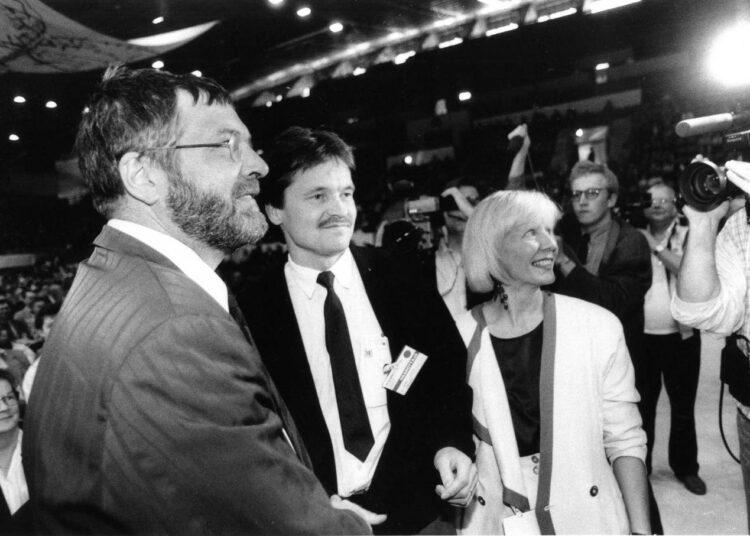 Claes Andersson, Kari Uotila ja Salme Kandolin olivat vasemmistoliiton ensimmäinen johtokolmikko.