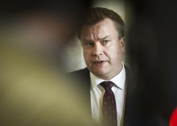 – Turvallisuustilanne on pysynyt vaikeana. Suomen osalta ei kuitenkaan ole ollut mitään erityisiä muutoksia viime kuukausina. Tilanne on hallinnassa. Meille on ensisijaisen tärkeää, että suomalaiset ovat turvassa, ja seuraamme tilannetta, kuvailee puolustusministeri Antti Kaikkonen Afganistanin tilannetta.