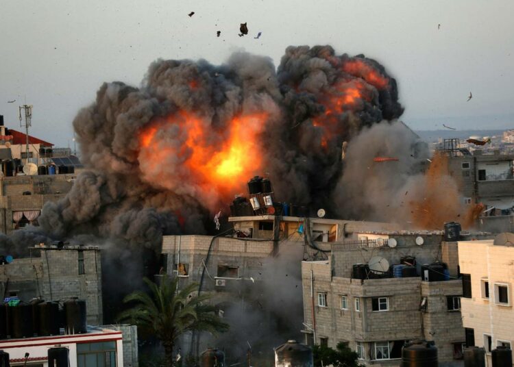 Israelin ilmavoimien aiheuttamaa tuhoa Espoon kokoisessa Gazassa, jossa saarretulla alueella asuu kaksi miljoonaa ihmistä.