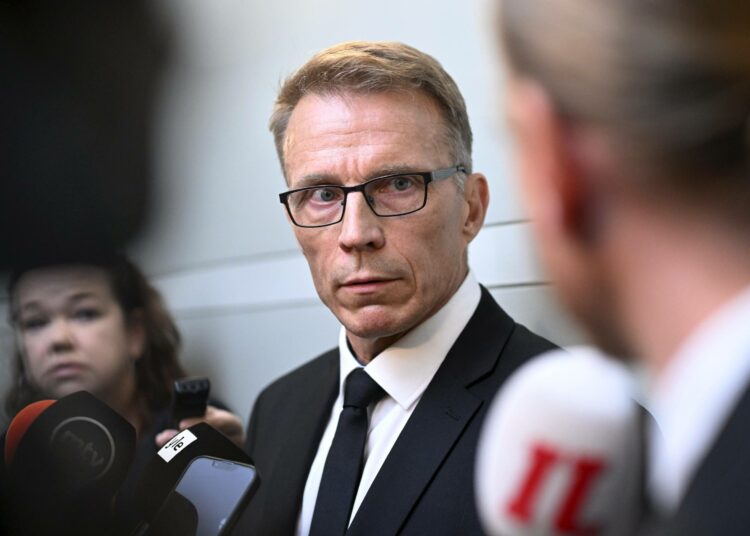 Kokoomuksen eduskuntaryhmän puheenjohtaja Jukka Kopra selvitti hallituspuolueiden ryhmänjohtajien kokouksen antia toimittajille eduskunnassa.