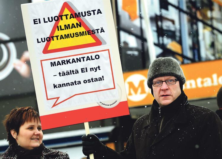 Paikallinen sopiminen merkitsee luottamusmiehen aseman korostumista. Siksi hyökkäykset luottamusmiestä vastaan ovat koko ay-liikkeen asia. Matti Huutola osallistui viime viikolla Vantaalla Markantalon vastaiseen mielenosoitukseen.