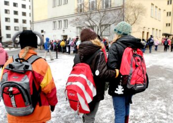 Peruskoululainen on oikeutettu maksuttomaan kuljetukseen, jos koulumatka ylittää viisi kilometriä.
