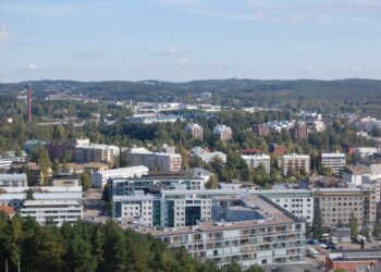 Kankaan tehdasalue (kuvassa takana keskellä) sijaitsee aivan Jyväskylän kaupungin ydinkeskustan tuntumassa.