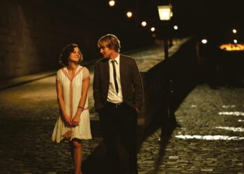 Marion Cotillard ja Owen Wilson yökävelyllä Woody Allen -filmissä Midnight in Paris.