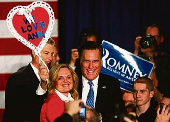 Suomessakin presidentinvaalit ovat muuttumassa karnevalistisiksi. Kuvassa vaimonsa kanssa yhdysvaltalainen Mitt Romney, joka pyrkii republikaanien presidenttiehdokkaaksi.