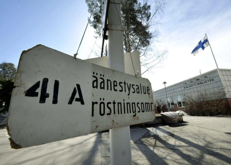 Itäisten vaalipiirien yhdistämisen lisäksi valmisteilla on suurimman vaalipiirin, Uudenmaan jakaminen kahdeksi.