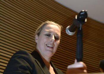 Valtiovarainministeri Jutta Urpilainen selvitti uusinta Kreikka-päätöstä keskiviikkona suurelle valiokunnalle ja tiedotusvälineille.